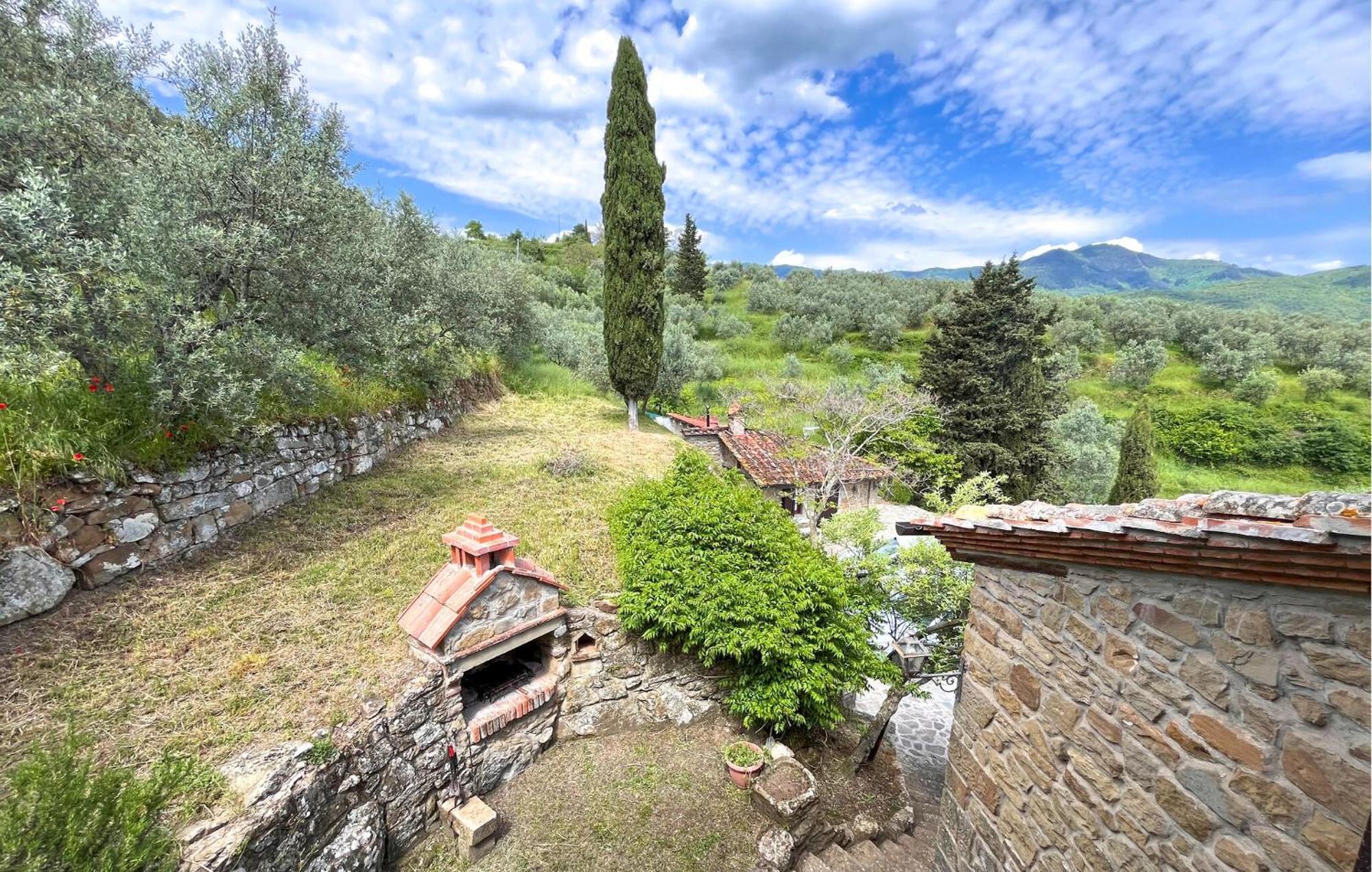 3 Bedroom Awesome Home In Loro Ciuffenna Exterior foto