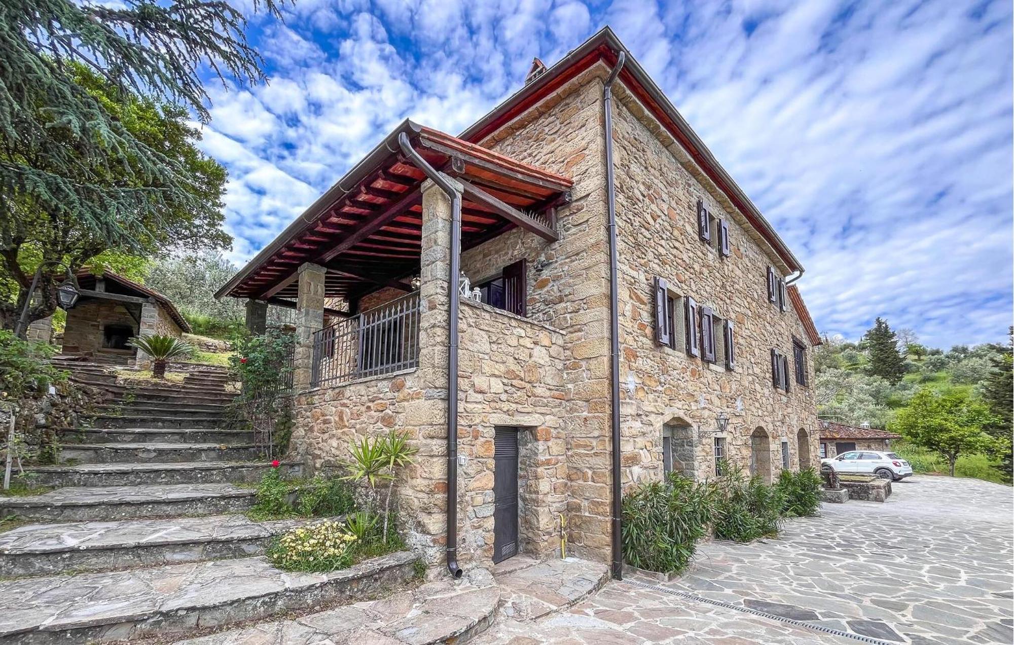3 Bedroom Awesome Home In Loro Ciuffenna Exterior foto