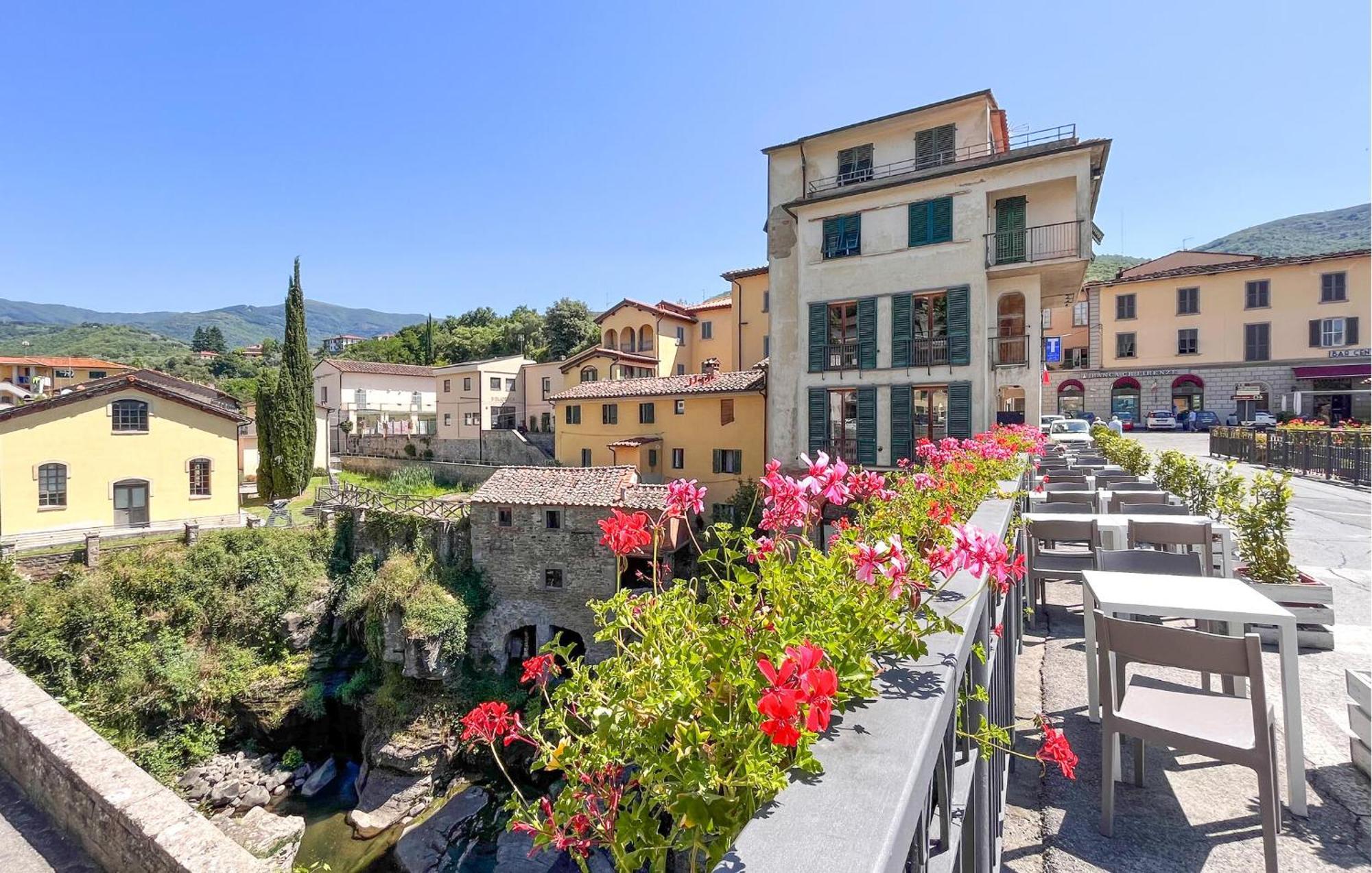 3 Bedroom Awesome Home In Loro Ciuffenna Exterior foto