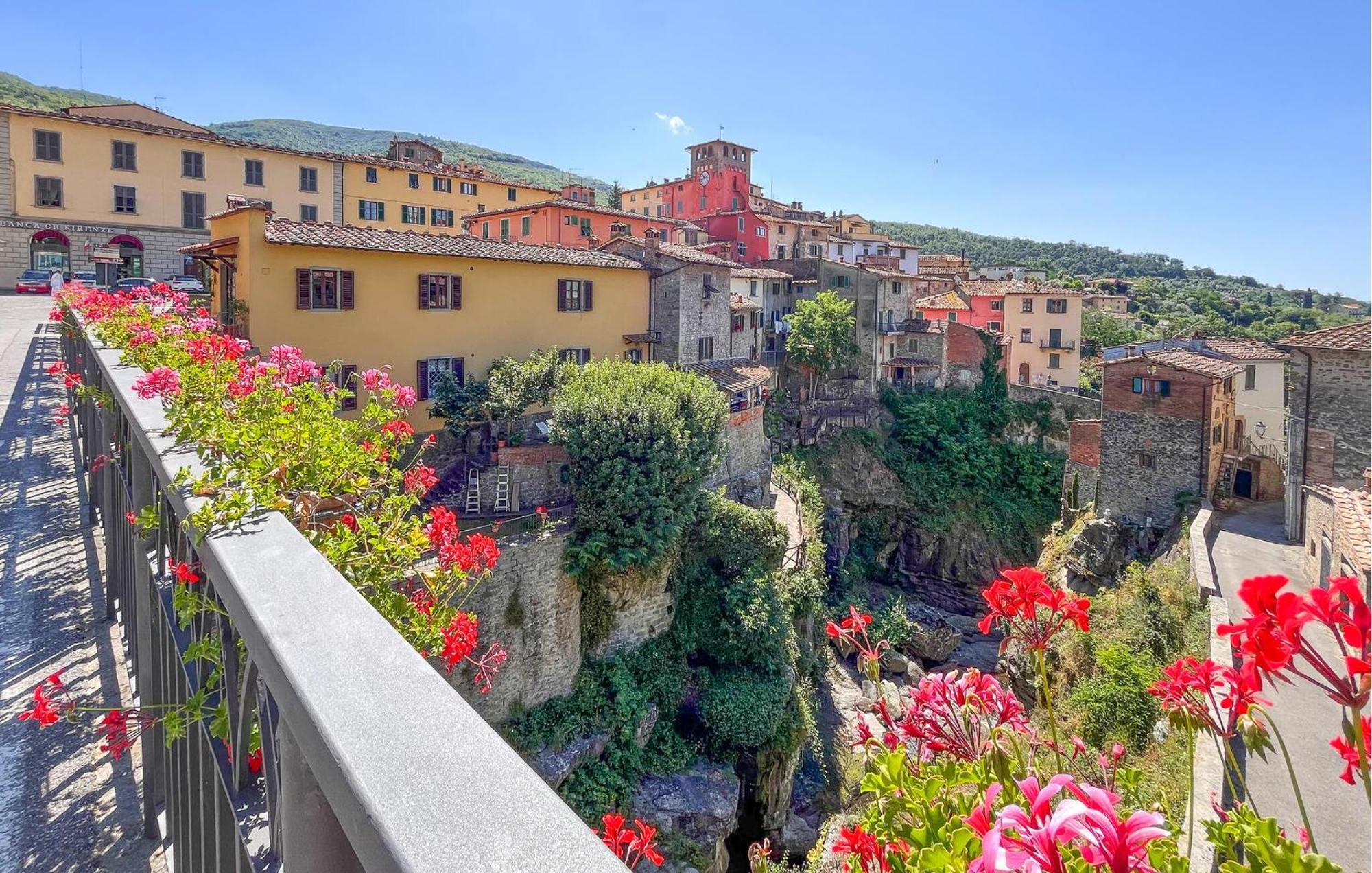3 Bedroom Awesome Home In Loro Ciuffenna Exterior foto